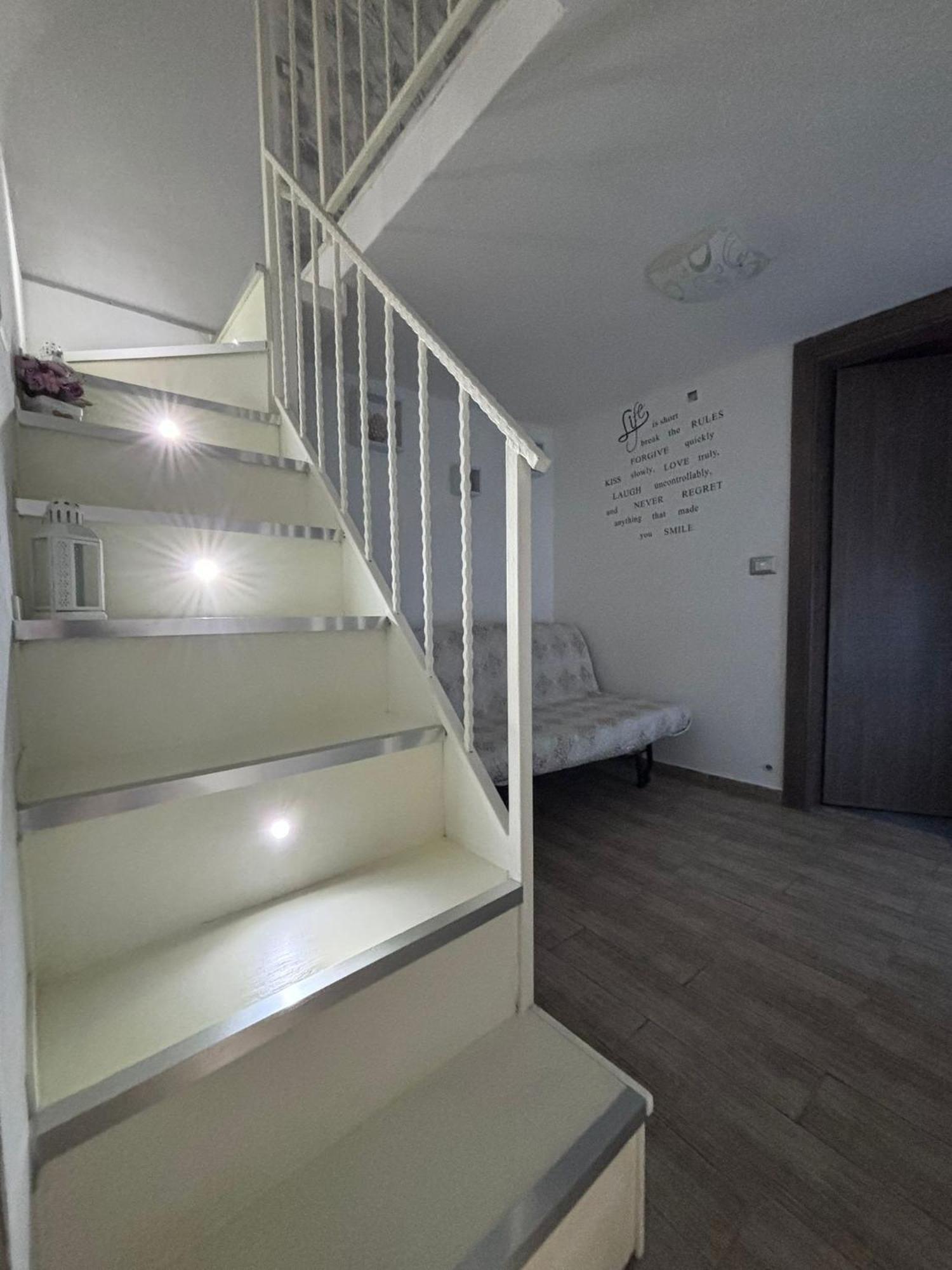 La Casa Di Zia Raf Apartment Napoli Bagian luar foto